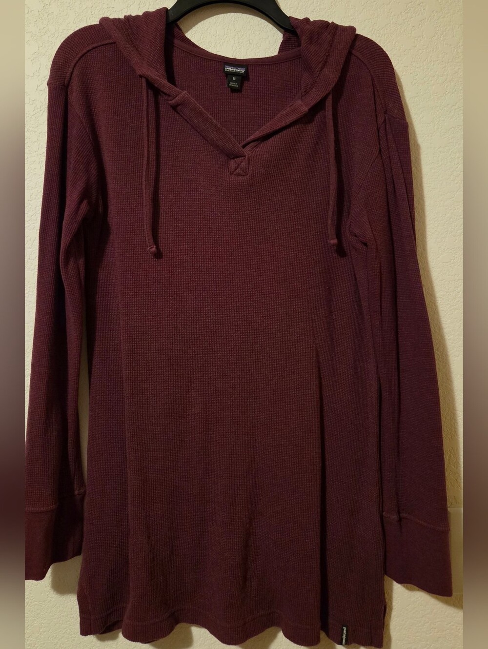Patagonia Women's V-Neck Hooded Sweater in Burgundy Plum